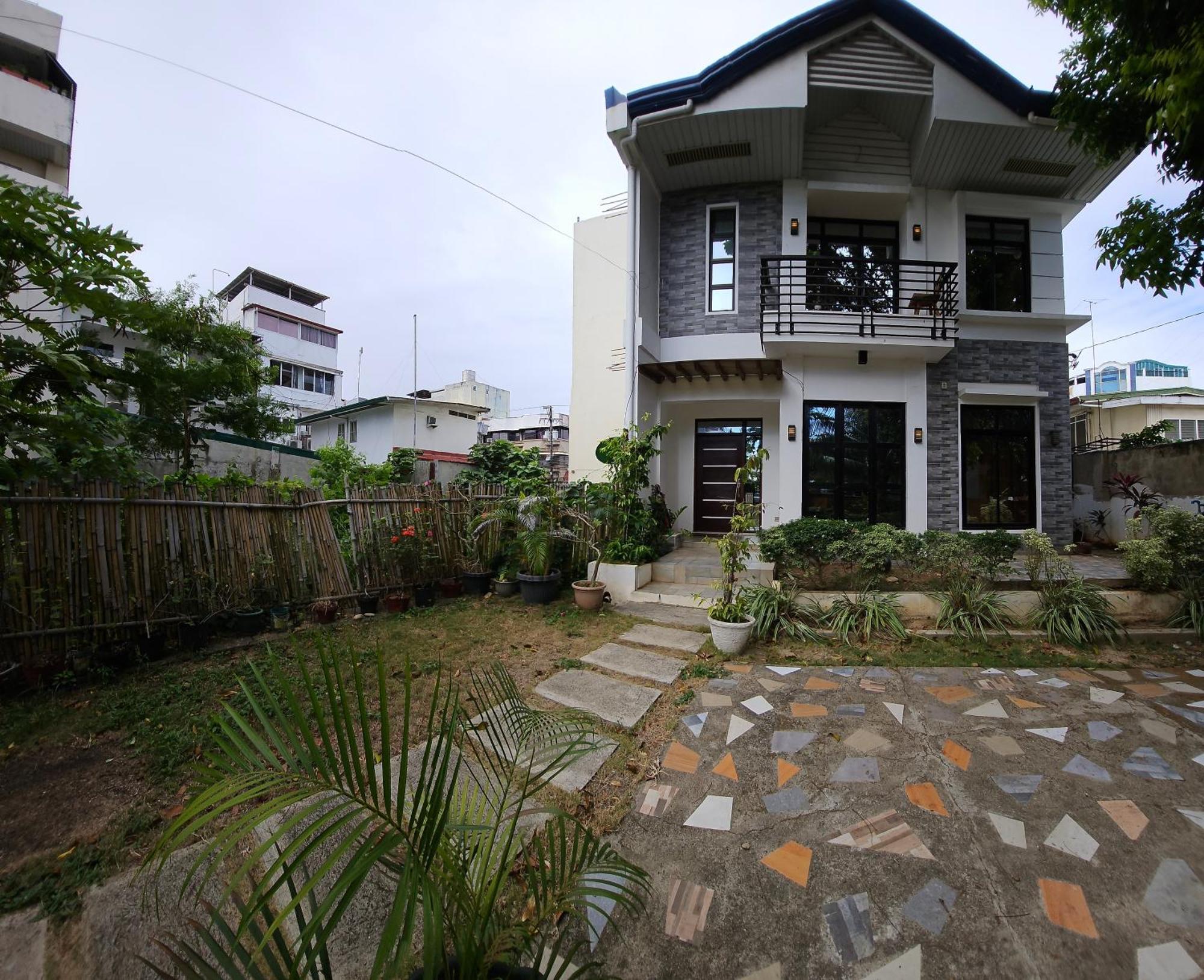 Andrew N Sophia'S Guest House Puerto Princesa Exterior foto